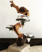 Lemberger 48 Jahre alt, mit drei Teelichtgläsern, geölt und auf Sandstein montiert. Höhe ca. 40 cm